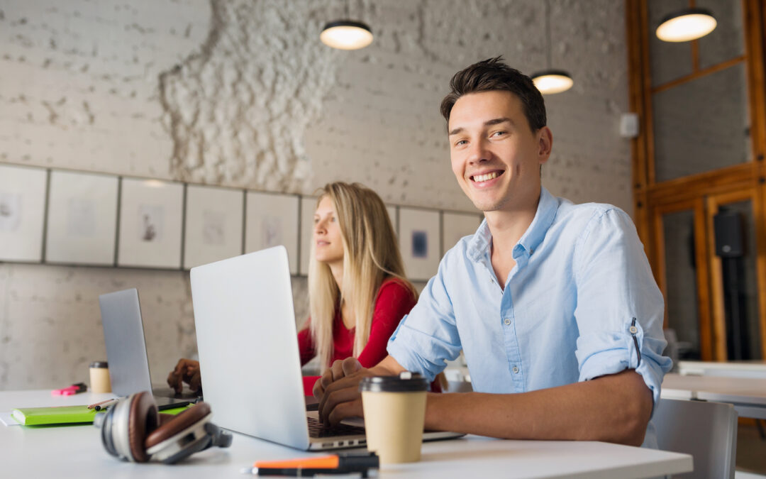 Étudiants, alternants, freelances : pourquoi un espace de coworking change tout pendant l'été