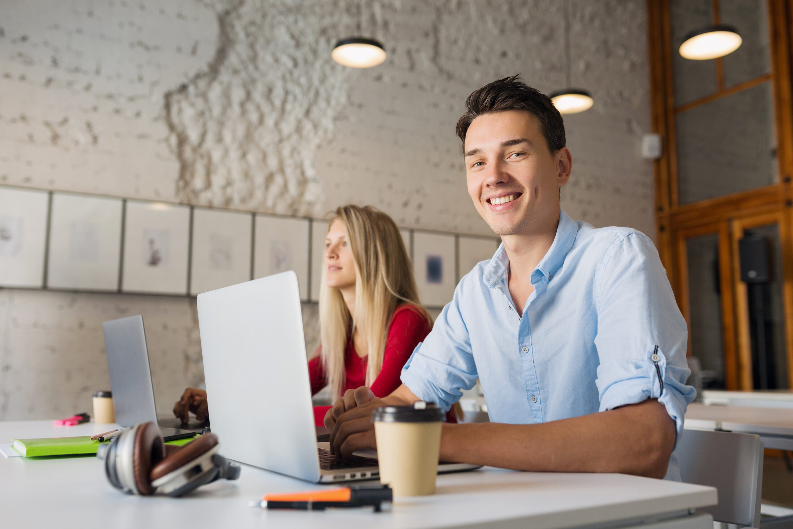 Étudiants, alternants, freelances : pourquoi un espace de coworking change tout pendant l'été